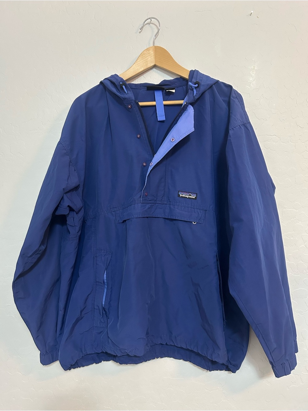 Patagonia Men’s Navy Blue Hooded Pullover Windbreaker